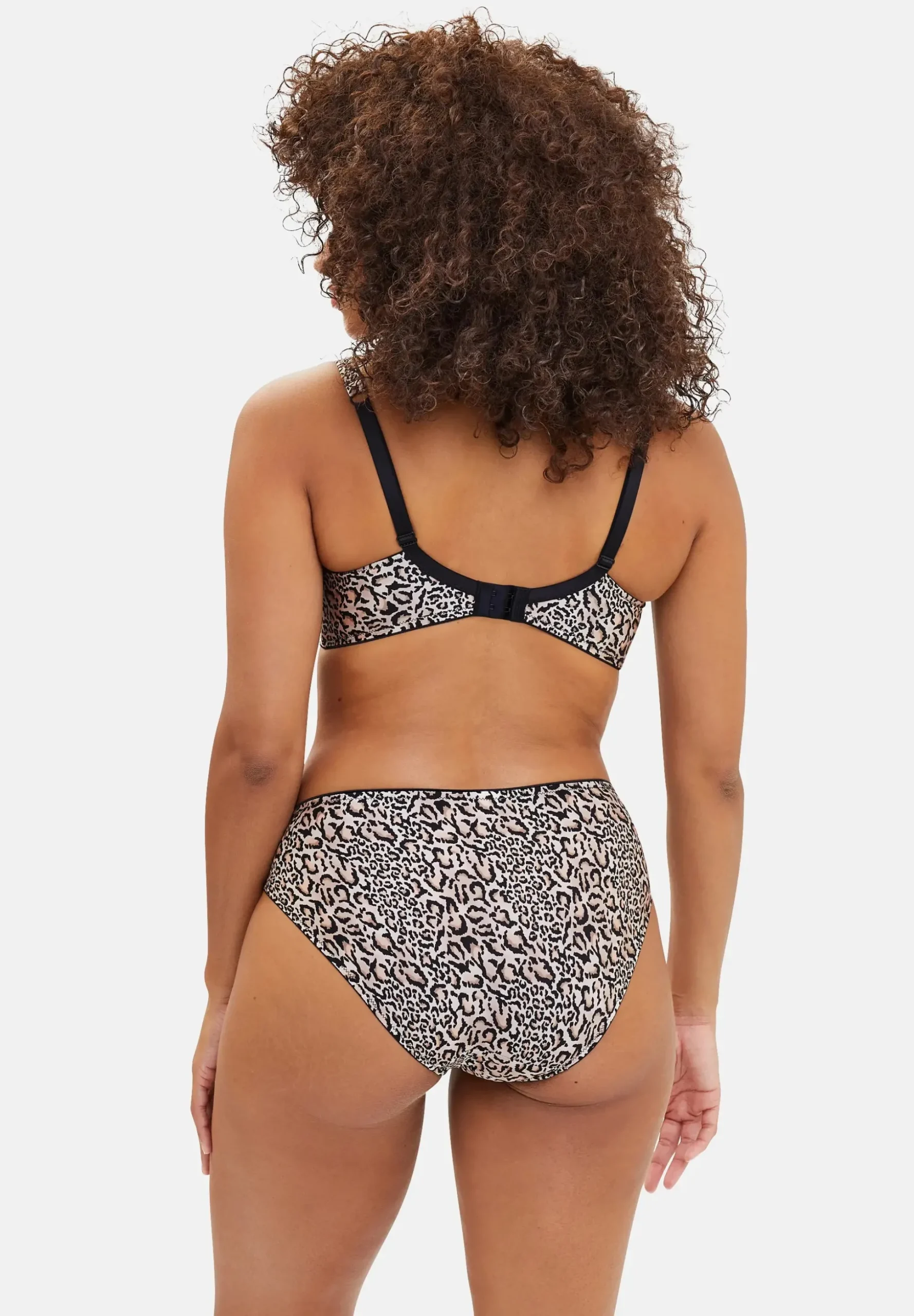 Briefs Salma
