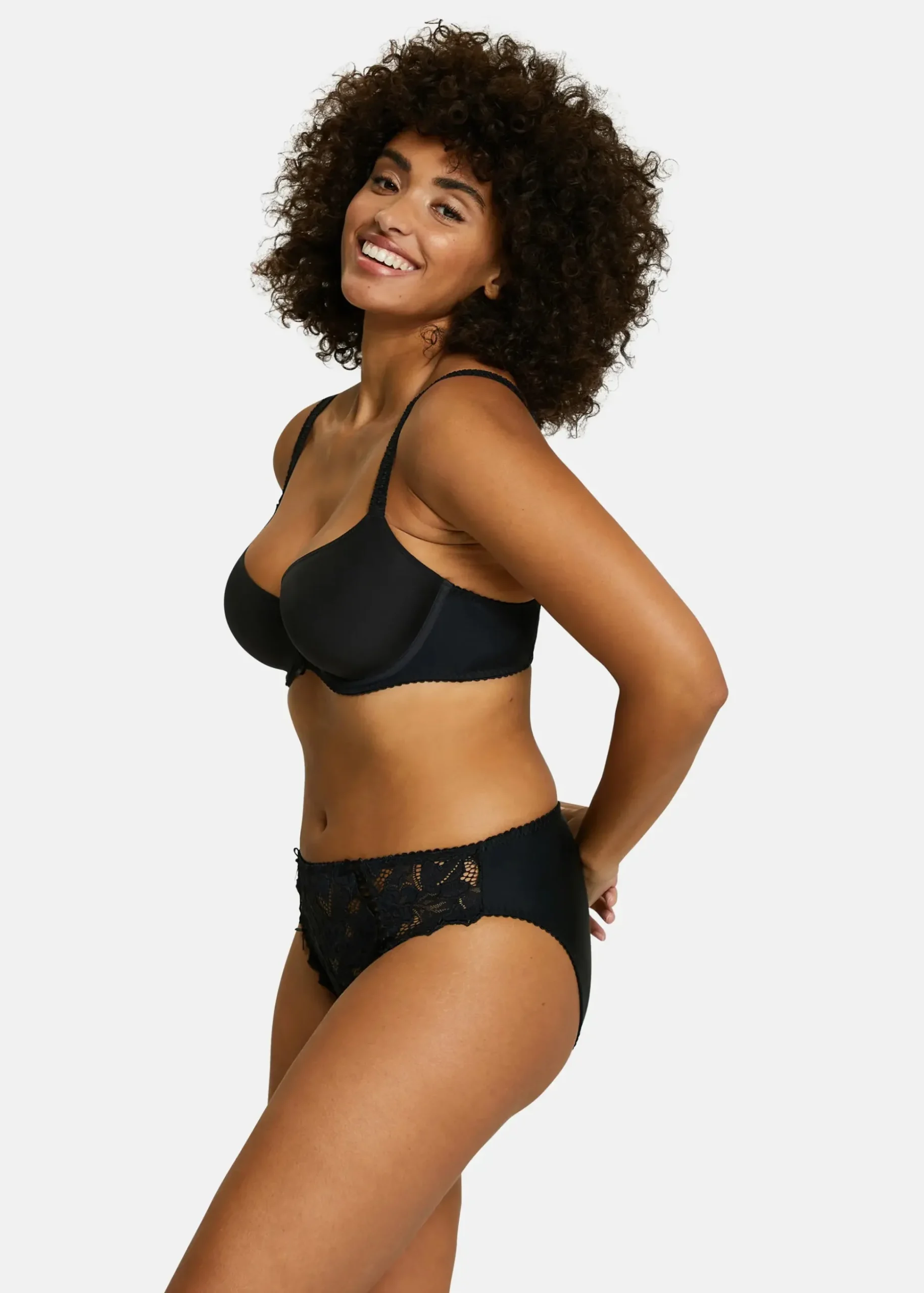 Lightly lined spacer bra Arum
