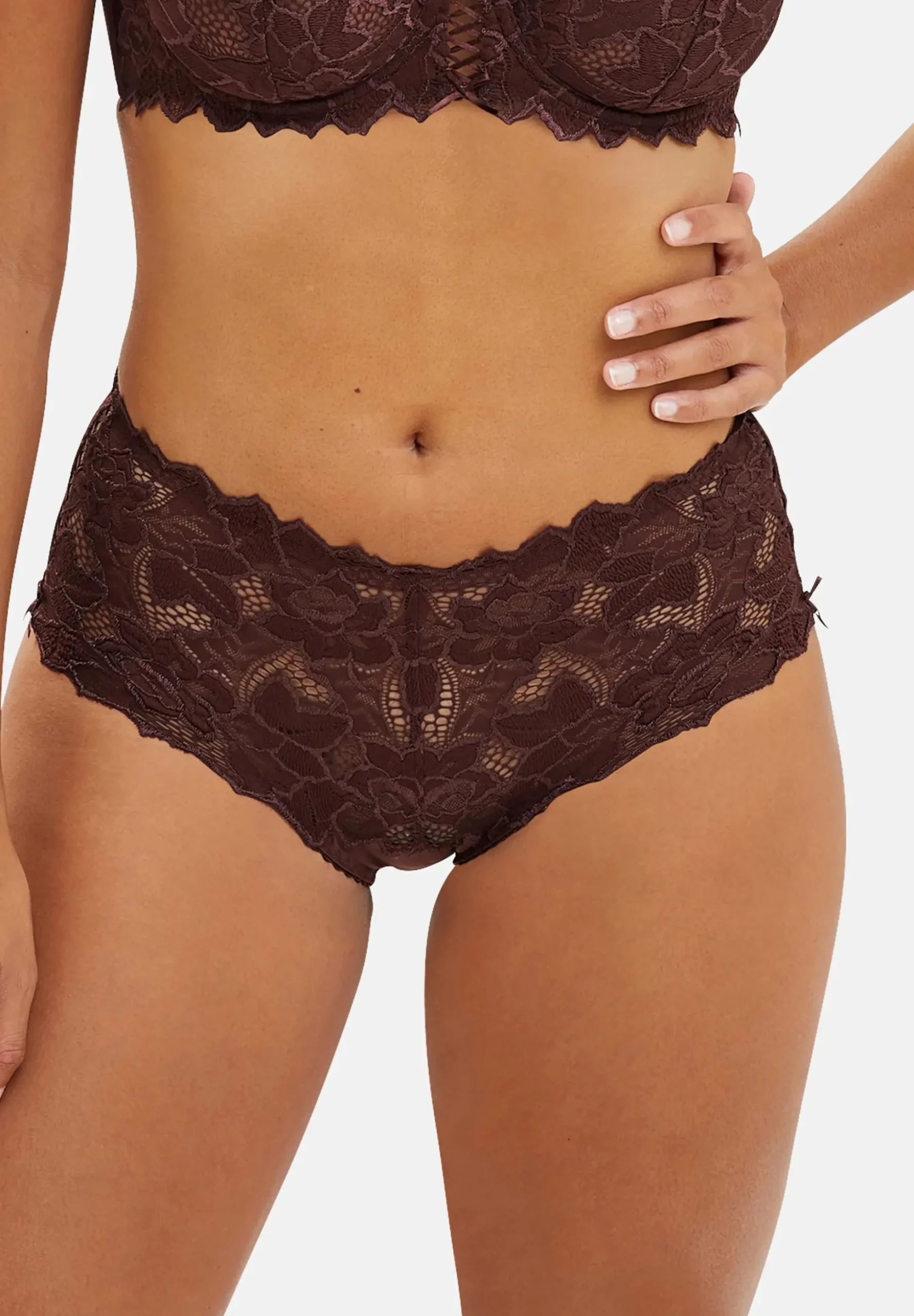 Medium briefs Arum