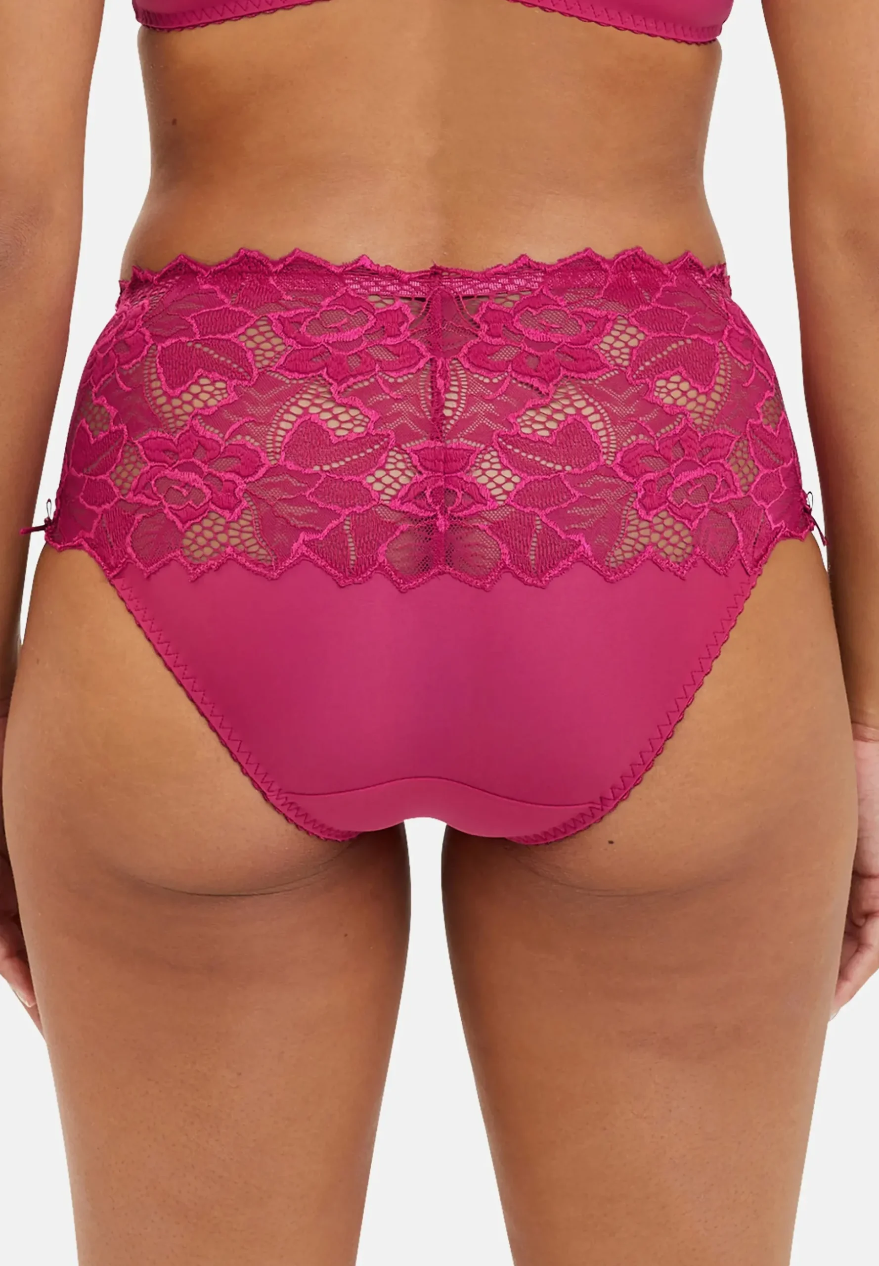 Medium briefs Arum