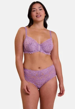 Medium briefs Arum
