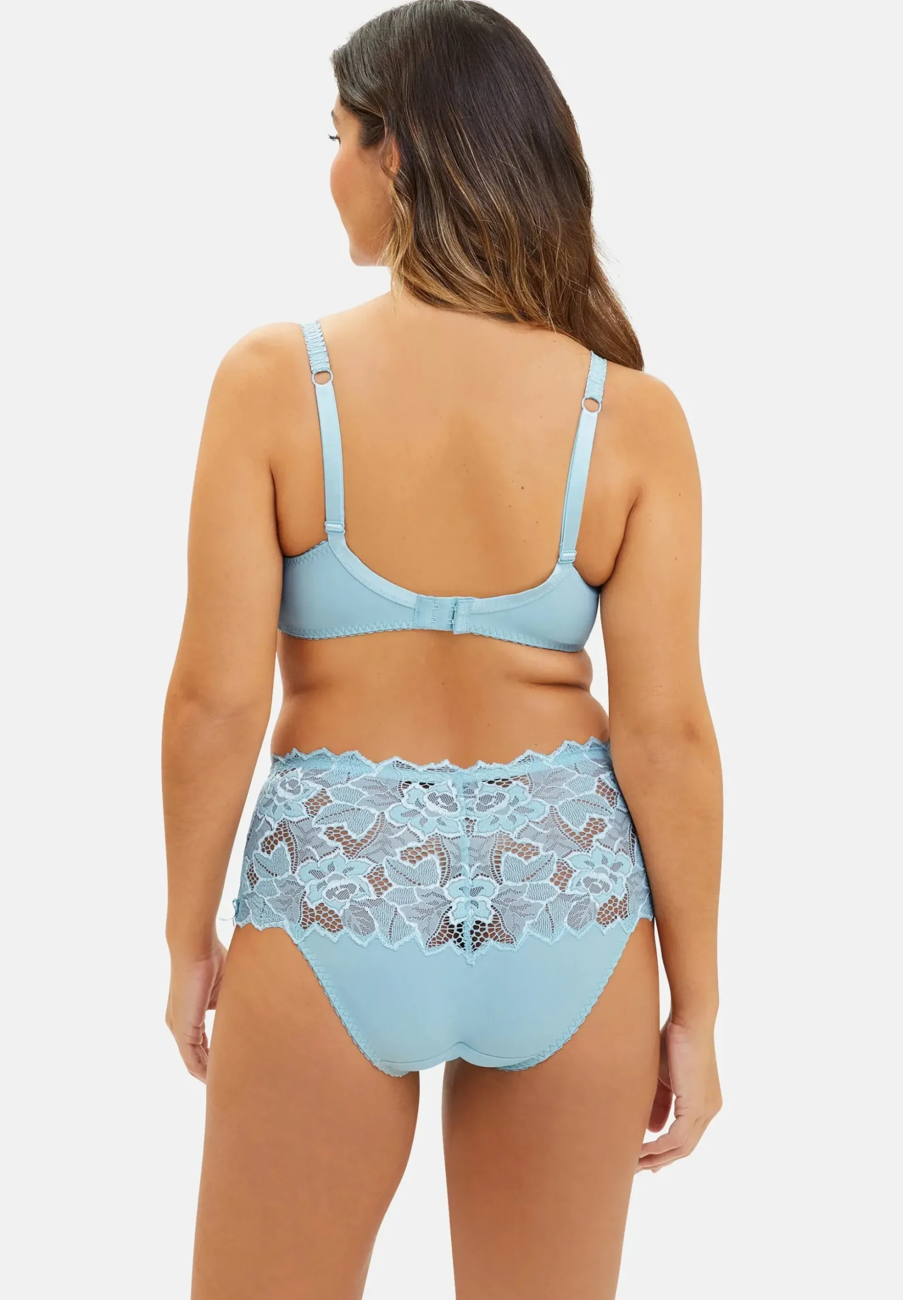 Medium briefs Arum