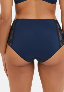 Medium briefs Suzie