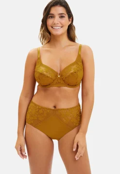 Medium briefs Suzie