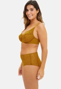 Medium briefs Suzie