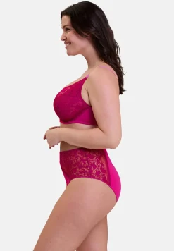 Medium briefs Suzie