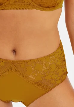 Medium briefs Suzie
