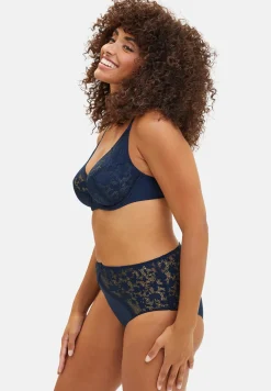 Medium briefs Suzie