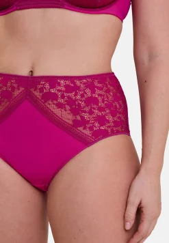 Medium briefs Suzie