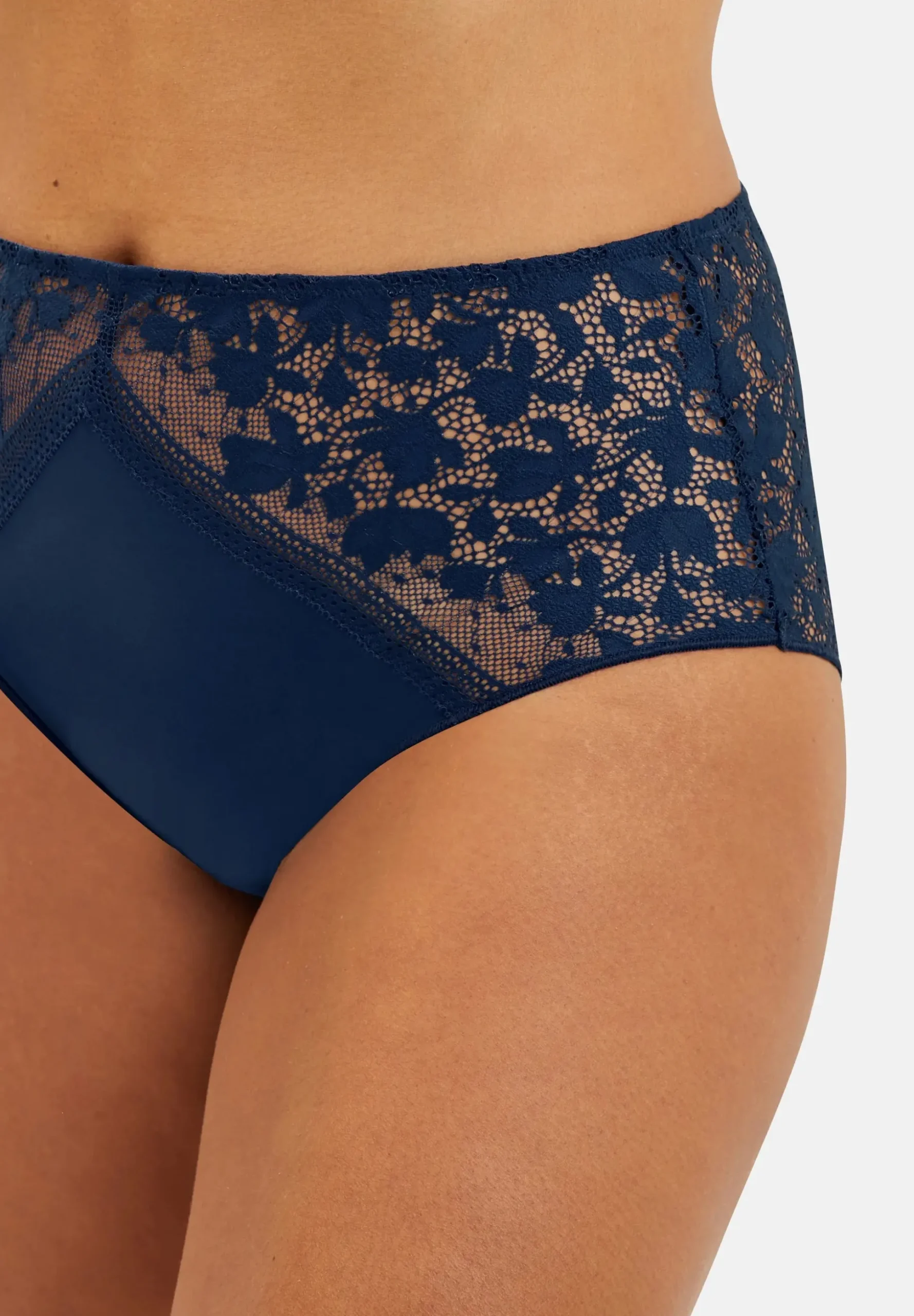 Medium briefs Suzie