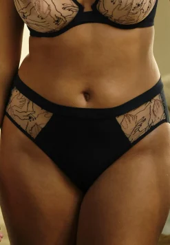 Shorty Miss Uninhibited - Tamara